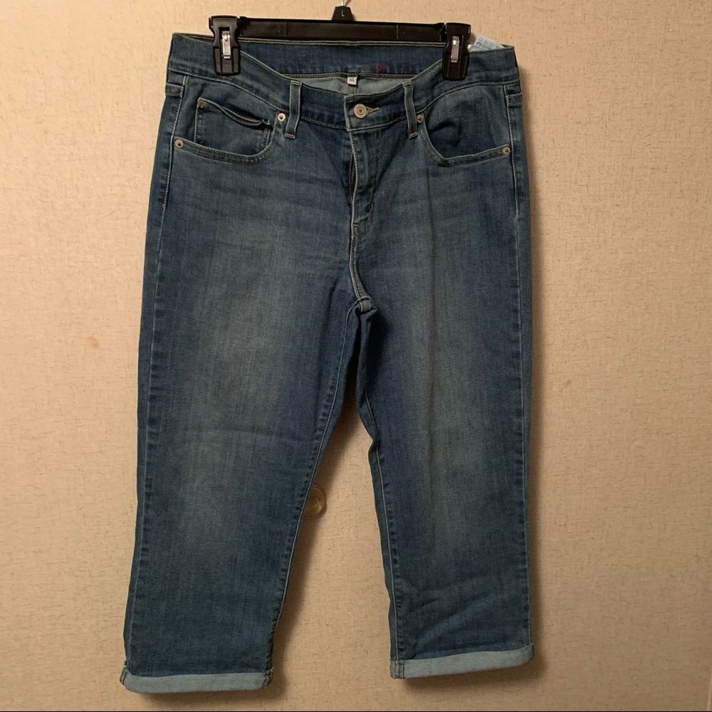 Women Levi’s cropped denim jeans 30
